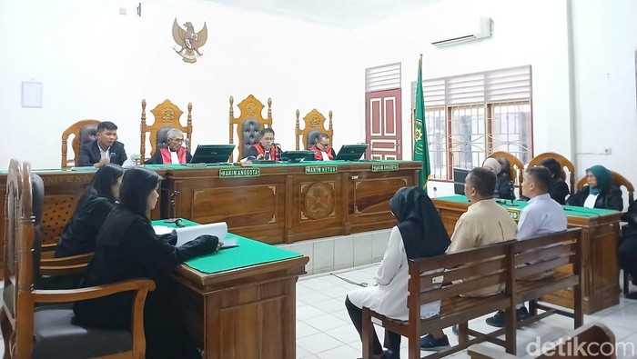 Sidang putusan di ruang Kartika Pengadilan Negeri (PN) Medan.