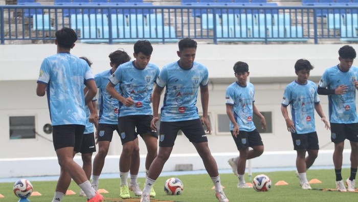 Skuad Persela Lamongan saat menjalani sesi latihan