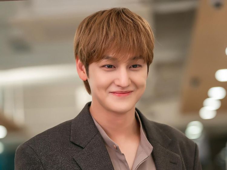Potret Glowing Kim Bum Jadi Bos Skincare di Sold Out On You