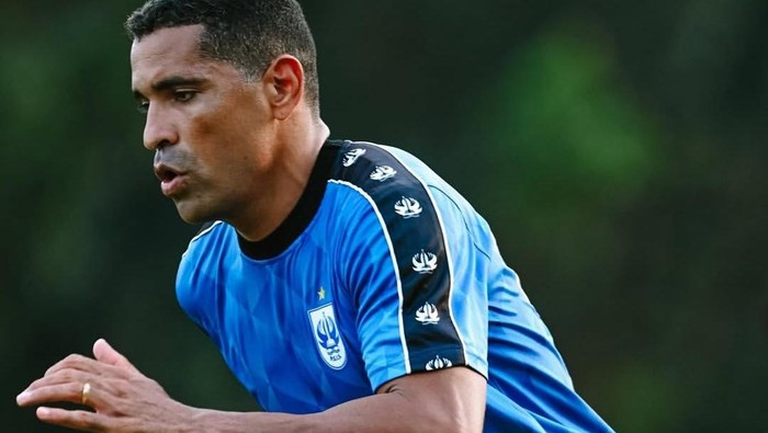 Striker PSIS Beto Goncalves