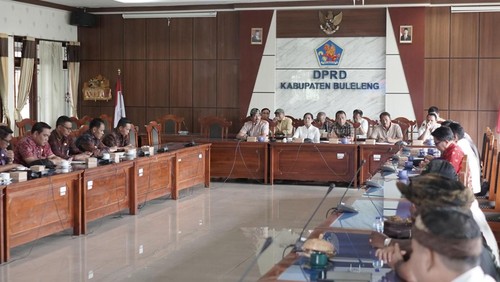 Suasana rapat gabungan di Ruang Rapat DPRD Buleleng, Jumat (27/3/2026). (Foto: Dok.DPRD Buleleng)
