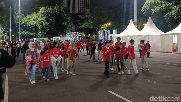 Stadion Utama Gelora Bung Karno penuh dengan Suporter Timnas Indonesia menjelang duel dengan Saint Kitts & Nevis.