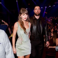 Penampilan ini menjadi yang pertama bagi Taylor di ajang iHeartRadio Music Awards sejak 2023. Kala itu, ia menerima penghargaan Innovator Award, yang tahun ini diberikan kepada Miley Cyrus. (Foto: Christopher Polk/Billboard via Getty Images)