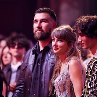 Tak heran jika Taylor memilih momen ini untuk kembali tampil di hadapan publik. Ia masuk dalam sembilan nominasi sekaligus, termasuk Song of the Year untuk lagu Fate of Ophelia. Selain itu, penyanyi 36 tahun ini juga bersaing di kategori Pop Song of the Year, Best Lyrics, Best Music Video, hingga Artist of the Year dan Pop Artist of the Year. (Foto: Christopher Polk/Billboard via Getty Images)