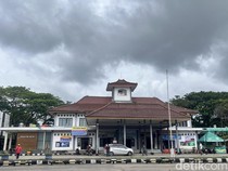 Jalan Lintas Timur Ditutup, Penumpang di Terminal AAL Palembang Menurun
