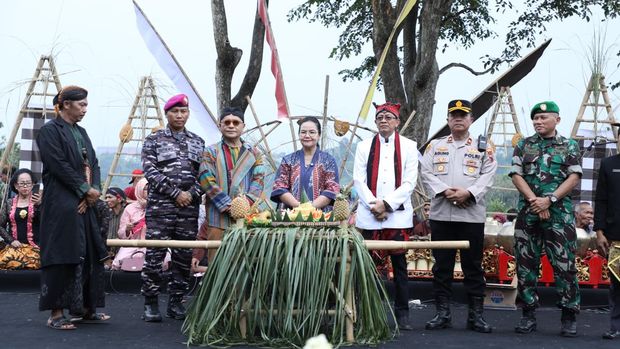 Tradisi kirab Sesaji Rewanda di Goa Kreo, Kecamatan Gunungpati, Kota Semarang.