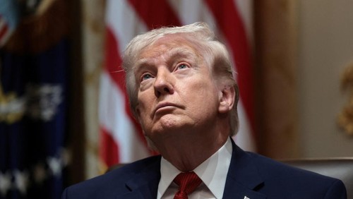 U.S. President Donald Trump attends a cabinet meeting at the White House in Washington, D.C., U.S., March 26, 2026. REUTERS/Evelyn Hockstein