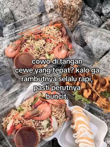 Viral! Wanita asal Malaysia pamer transformasi drastis pasangannya. Dulu tampil apa adanya, kini rapi dan elegan. Bukti nyata pengaruh positif pasangan yang tepat!