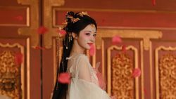 Kecantikan Wang Churan, Disebut Saingan Dilraba Dilmurat