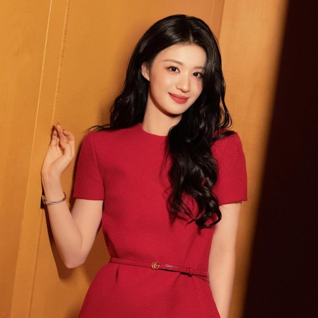 Kecantikan Wang Churan, Disebut Saingan Dilraba Dilmurat