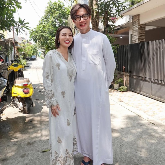 Wika Salim: Max Adam Mualaf