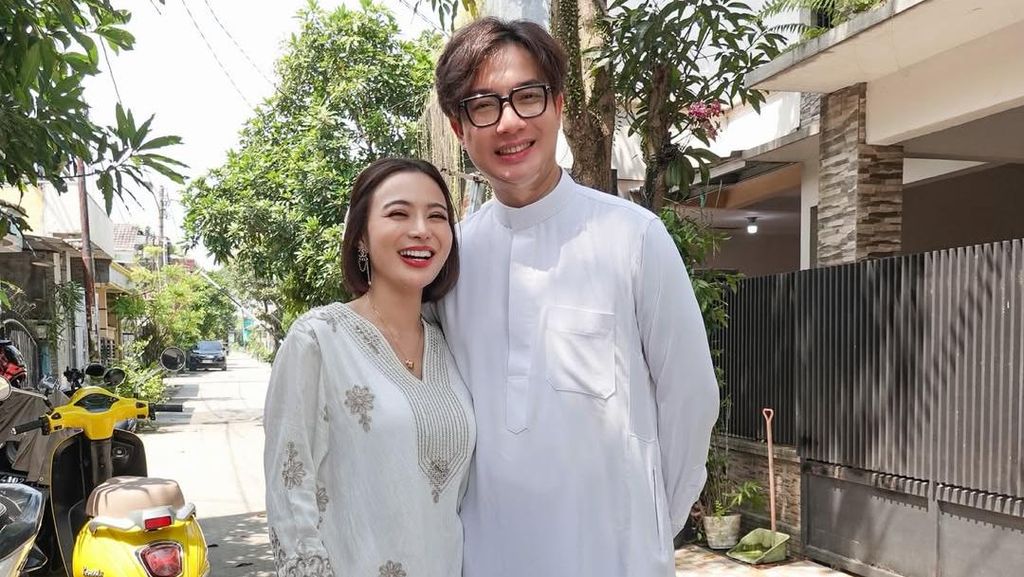 Wika Salim: Max Adam Mualaf