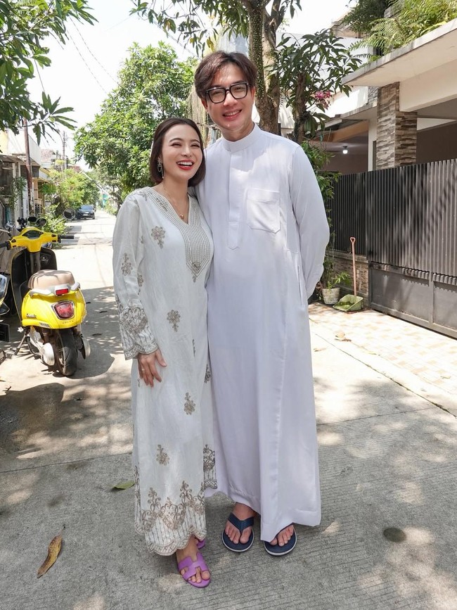 Wika Salim: Max Adam Mualaf