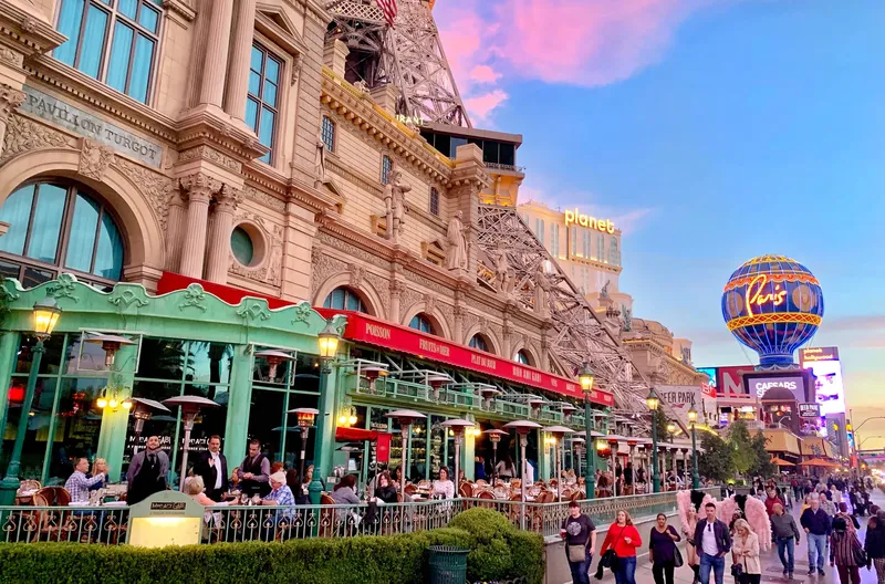 Wow! Pakan Ikan Hiu di Las Vegas Lebih Mewah Dibanding Menu Turis