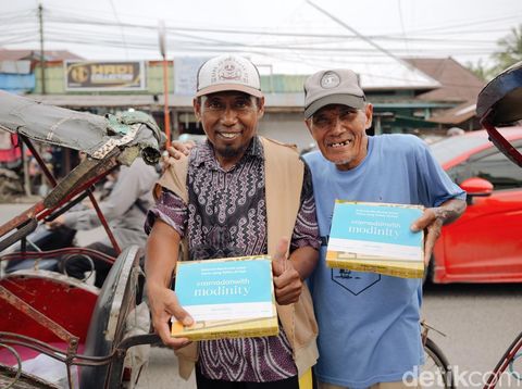 Wujudkan empati, Modinity gelar charity serentak dari Aceh hingga Makassar. Bersama komunitas lokal, mereka bagikan hidangan berbuka sebagai bentuk kepedulian.