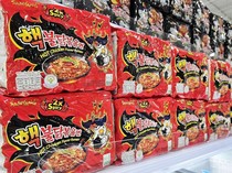 10 Makanan Ini Peredarannya Dilarang di Dunia, Ada Mie Instan hingga Jeli!