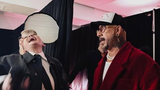 Eksis! Agnez Mo Hadir di iHeartRadio 2026 dan Ngakak Bareng AJ BSB