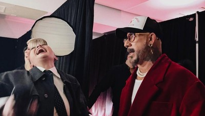 Eksis! Agnez Mo Hadir di iHeartRadio 2026 dan Ngakak Bareng AJ BSB