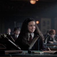 Arabella Stanton dipercaya memainkan karakter gadis muda yang cerdas dan berani, Hermione Granger, sahabat Harry Potter. Sebelumnya, tokoh tersebut diperankan aktris Emma Watson. Foto: Instagram/@arabellastantonofficial