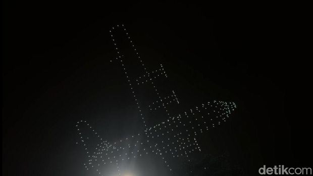 Atraksi ribuan drone di PUBG Mobile di langit malam Surabaya Atraksi ribuan drone di PUBG Mobile di langit malam Surabaya