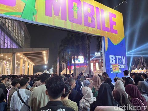 Atraksi ribuan drone di PUBG Mobile di langit malam Surabaya Atraksi ribuan drone di PUBG Mobile di langit malam Surabaya