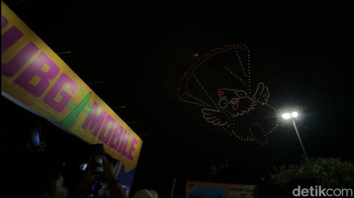 Atraksi ribuan drone di PUBG Mobile di langit malam Surabaya