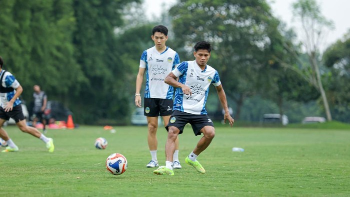 Gelandang PSIM Jogja, Fahreza Sudin.
