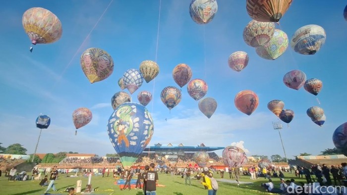 Festival Balon Tambat 2026 di Stadion Hoegeng Kota Pekalongan, Sabtu (28/3/2026).