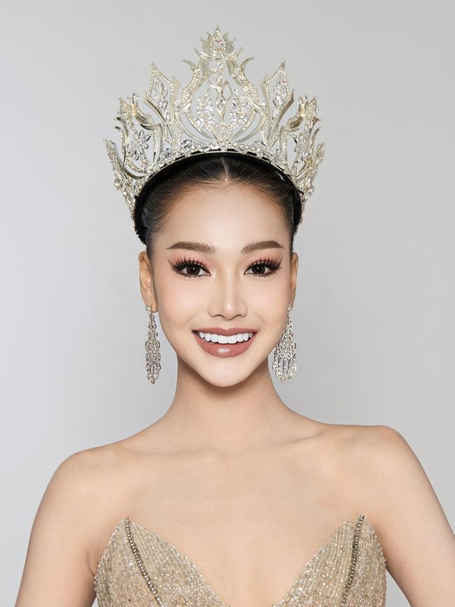 Senyum Manis Kamolwan Chanago, Calon Ratu Kecantikan yang Veneer Giginya Lepas