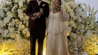 Potret Pernikahan Gita Bhebhita 'Agak Laen 2', Cantik dengan Gaun Kebaya