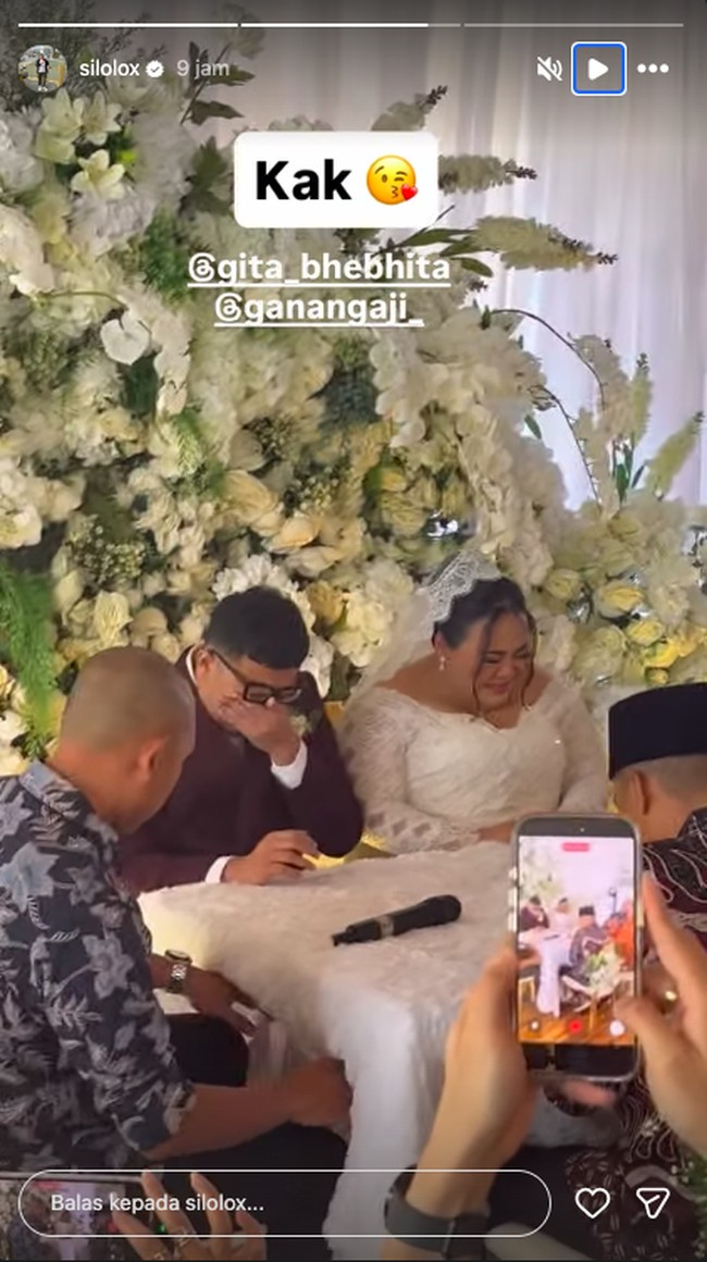 Kedua mempelai sama-sama terharu setelah mereka dinyatakan sah sebagai sepasang suami istri.Foto: Instagram