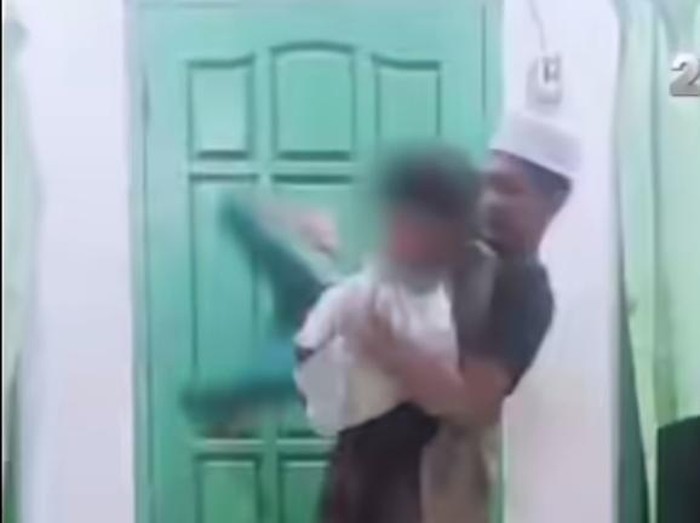 Guru ngaji banting viral banting murid gegara gores mobil kiai