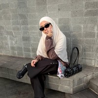 6 Ide Padu Padan Hijab French Khimar Instan Segi Empat Jadi Edgy dan Kekinian