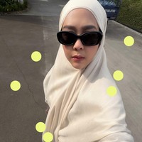 7 Warna Hijab yang Bikin Wajah Cerah untuk Kulit Sawo Matang
