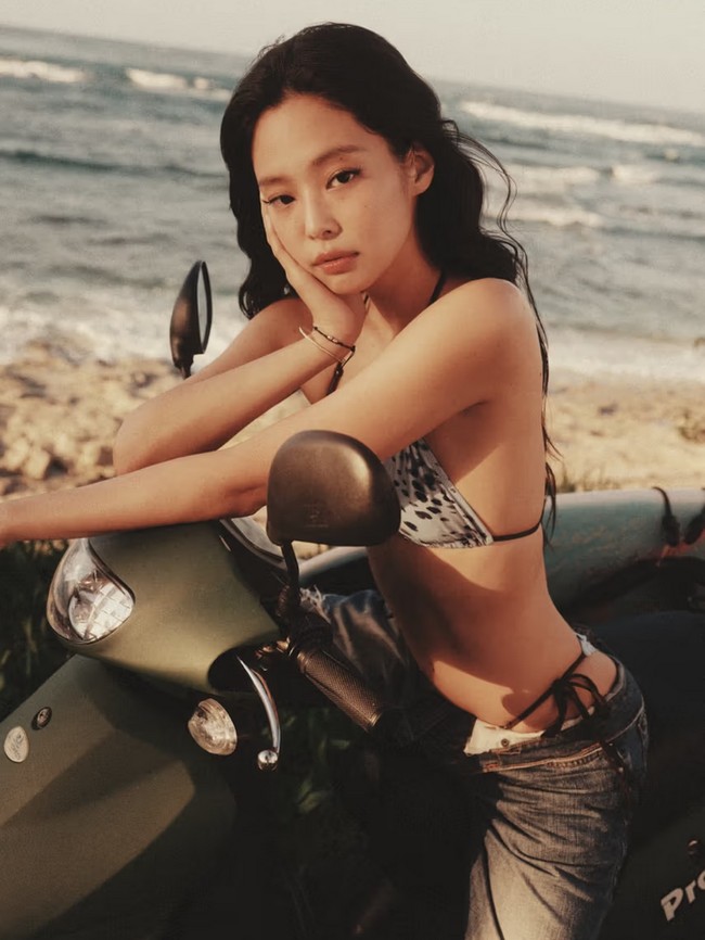 5 Gaya Seksi Jennie BLACKPINK Pakai Bikini Hasil Rancangan Sendiri