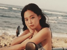 5 Gaya Seksi Jennie BLACKPINK Pakai Bikini Hasil Rancangan Sendiri
