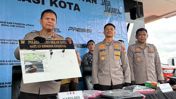 Kapolres Metro Bekasi Kota Kombes Kusumo merilis kasus pembegalan modus debt collector