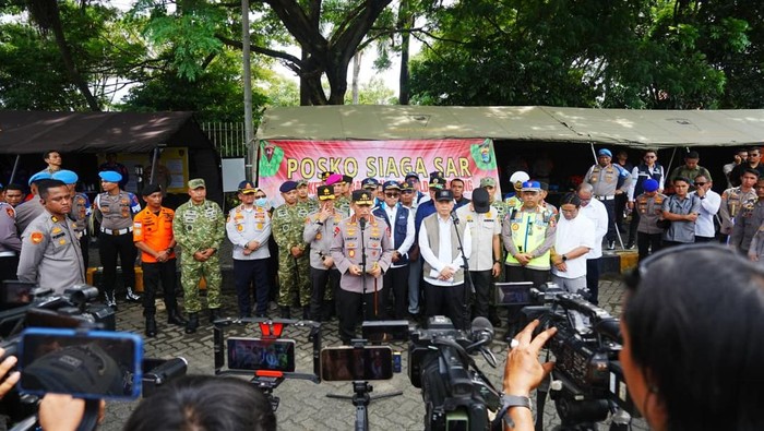 Kapolri Jenderal Listyo Sigit meninjau langsung situasi arus balik di Pelabuhan Bakauheni, Lampung, Sabtu (28/3/2026).