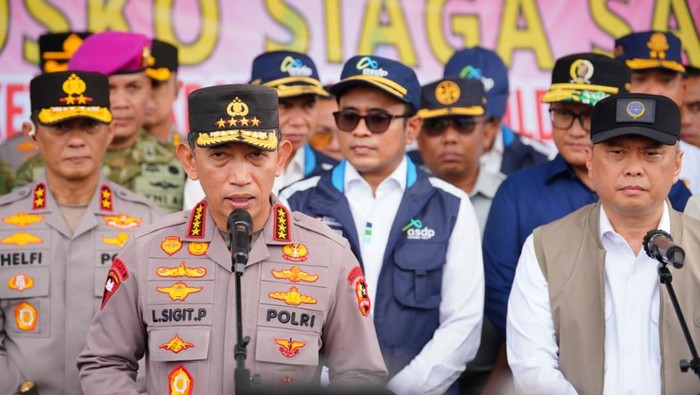 Kapolri Jenderal Sigit meninjau langsung situasi di Pelabuhan Bakauheni, Lampung, Sabtu (28/3/2026).