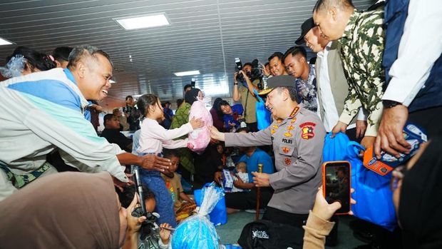 Kapolri Jenderal Sigit meninjau Pelabuhan Bakauheni untuk memastikan kelancaran pemudik di gelombang kedua, Sabtu (28/3/2026).