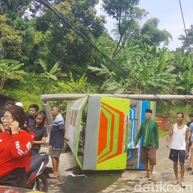 Penampakan Kereta Kelinci di Mojokerto Terguling Tewaskan 1 Penumpang