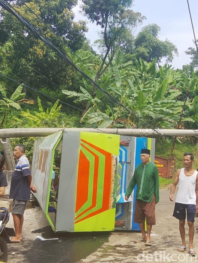 Penampakan Kereta Kelinci di Mojokerto Terguling Tewaskan 1 Penumpang