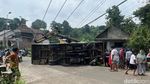 Penampakan Kereta Kelinci di Mojokerto Terguling Tewaskan 1 Penumpang