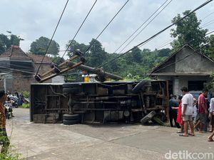 Bus Tayo Rombongan Halalbihalal Terguling di Mojokerto, 1 Orang Tewas