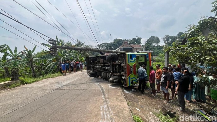 Kecelakaan tunggal kereta kelinci di Mojokerto