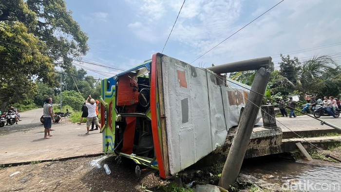 Kecelakaan kereta kelinci Mojokerto menewaskan 1 penumpang