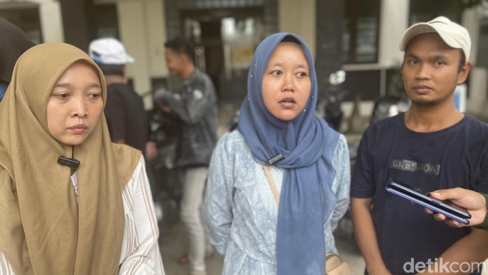 Keluarga korban saat mendatangi Polresta Pati, Sabtu (28/3/2026).