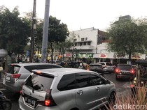 Arus Lalin Malioboro Terkini: Antrean Kendaraan Mengular!