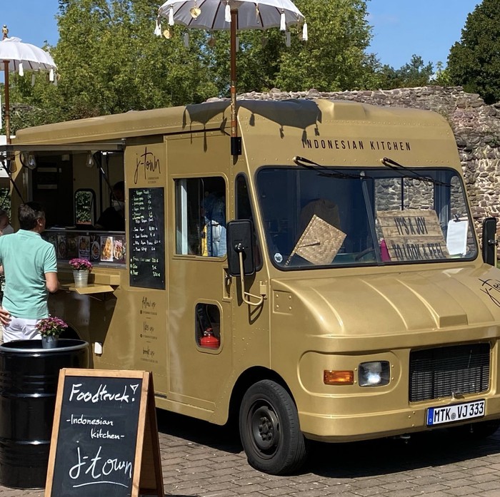 Keren! Food Truck Indonesia 'Mangkal' di Jerman, Ada Indomie Rp 200 Ribuan