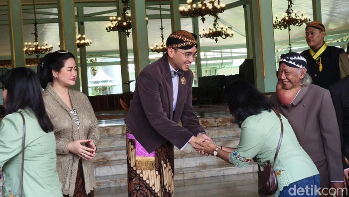 KGPAA Mangkunegara X, saat bersilaturahmi dengan kerabat dan masyarakat di Pura Mangkunegaran, Kecamatan Banjarsari, Kota Solo, Sabtu (28/3/2026)